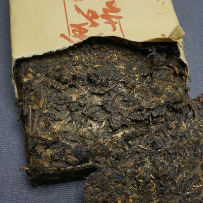 2013年陈年安化黑茶茯砖茶800克茯砖茶金花黑茶