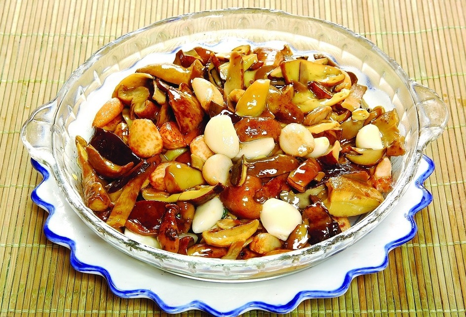 菜谱-大蒜炒牛肝菌.jpg
