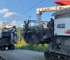 收麦时的收割机，为什么要千辛万苦外地借调！本地没有吗？