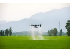 无人机农业喷洒：现代农业的高效助手！